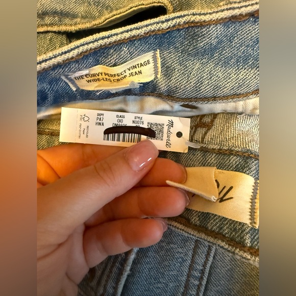 Madewell| The Curvy Perfect Vintage Wide-Leg Crop Jean - Picture 6 of 7